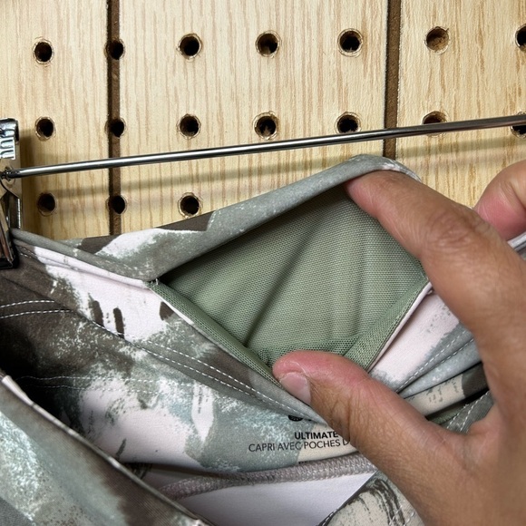 Athleta Ultimate Stash II Capri - Picture 7 of 8